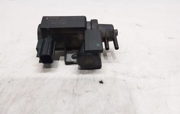 Toyota Avensis T270 Vacuum valve 258190R011