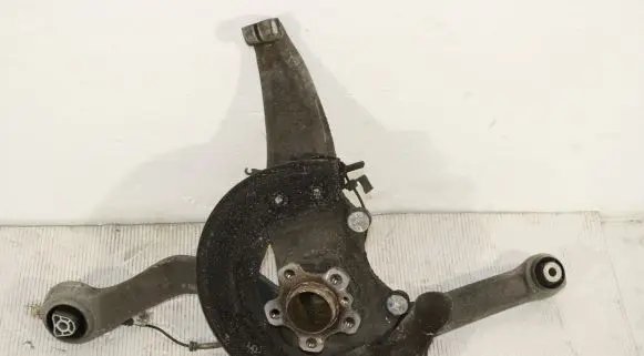 BMW 5 G30 G31 Front wheel hub spindle knuckle 6861797