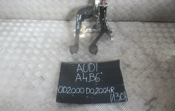 Audi A4 S4 B6 8E 8H Pedal assembly 