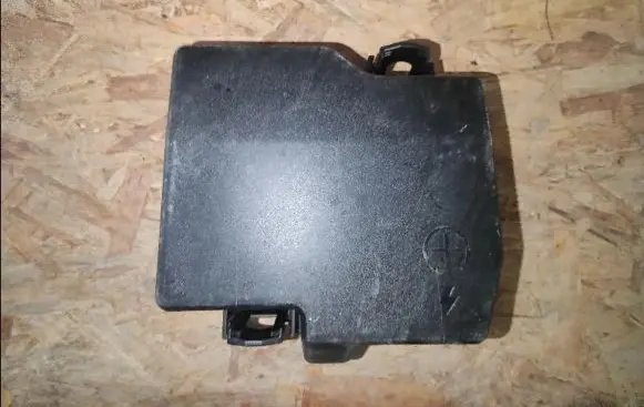KIA Rio Fuse box cover