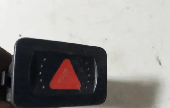 Volkswagen Golf IV Hazard light switch 1J0953235F