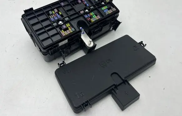 Ford Escort Fuse box cover MB3T14A465AB