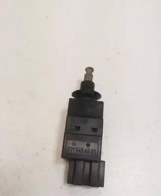 Mercedes-Benz E W211 Brake pedal sensor switch 0015454009