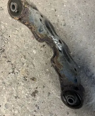 Subaru Outback Rear differential/diff mount bracket 