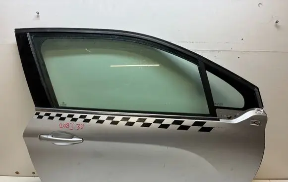 Peugeot 208 I Front door