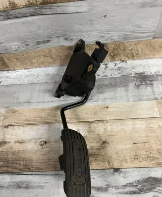 Nissan Note (E11) Accelerator throttle pedal 18002AX700
