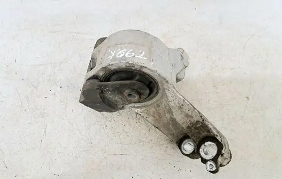 Honda FR-V Engine mount bracket