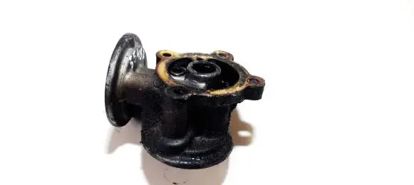 Oil filter mounting bracket