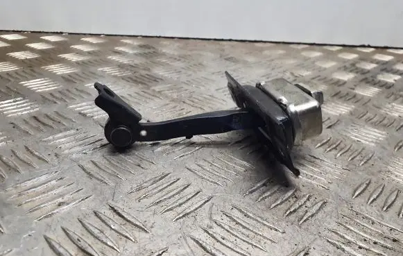 Infiniti Q70 Y51 Front door check strap stopper