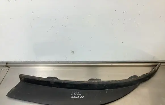 Opel Astra J Front bumper lip 13264407