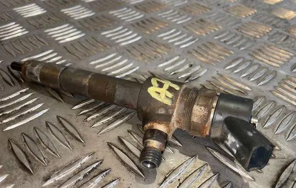 Opel Zafira B Fuel injector 0445110276