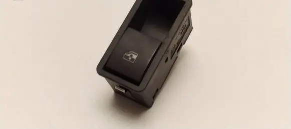 Opel Zafira B Electric window control switch 13197131
