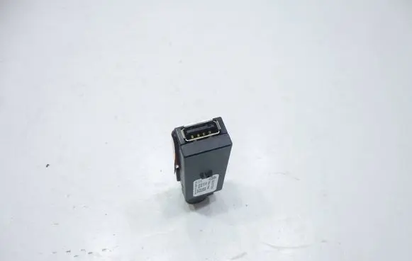 Skoda Fabia Mk3 (NJ) USB socket connector 5Q0035726M 321013872890