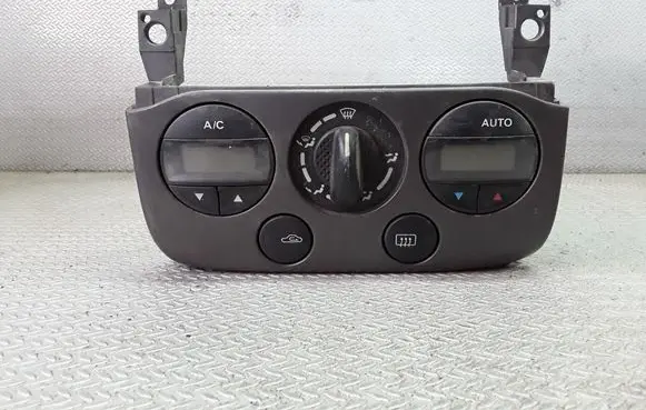 Nissan Primera Climate control unit 275109F600