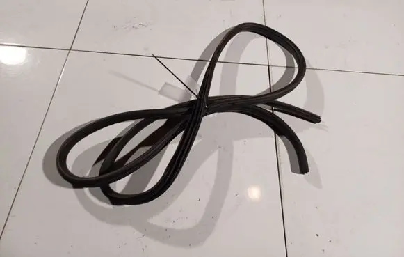 Rubber seal rear door