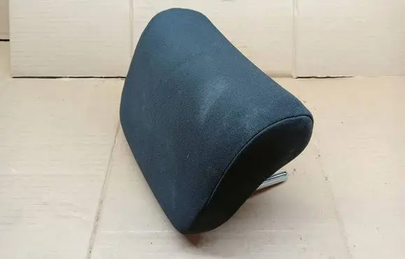 Volkswagen Golf VII Rear seat headrest 