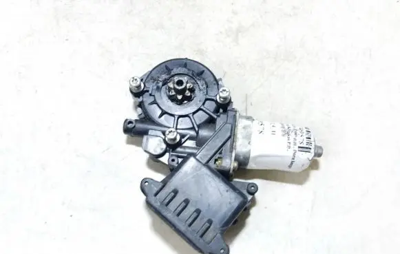 Toyota Auris 150 Front door window regulator motor 698100F010