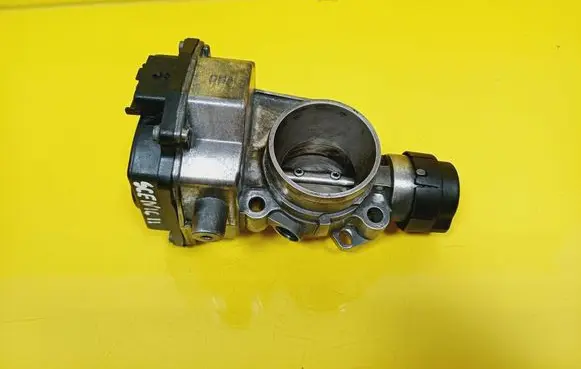 Renault Scenic II - Grand scenic II Throttle body valve 8200243886 H8200287157