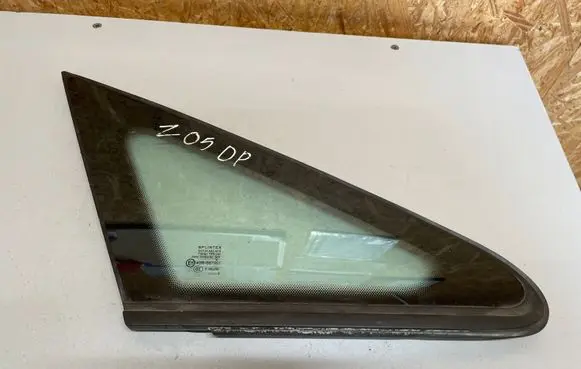 Opel Zafira B Front triangle window/glass 