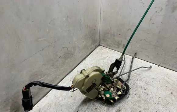 KIA Sorento Front door lock 041216