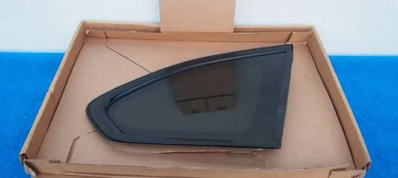 BMW X1 F48 F49 Rear side window 7406874