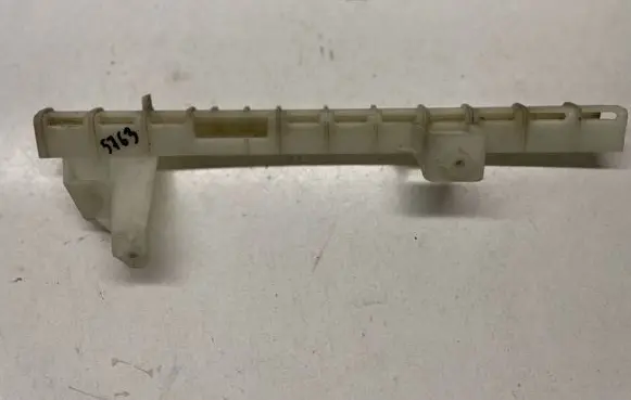 Audi Q5 SQ5 Rear door windshield rail 8R0839067