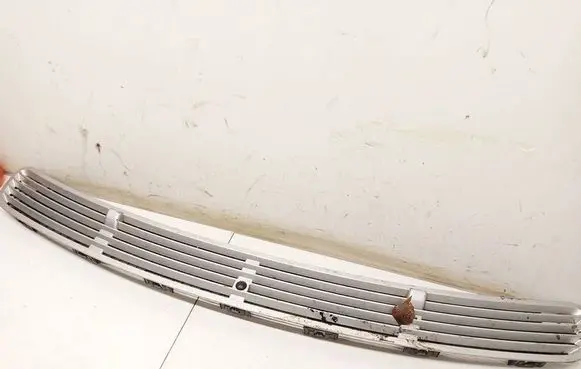 Mercedes-Benz E W211 Wiper trim 2118800005