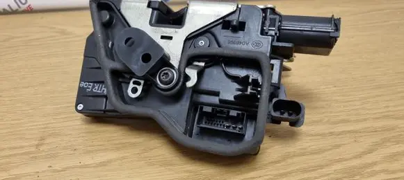 BMW 7 E65 E66 Rear door lock 7202134