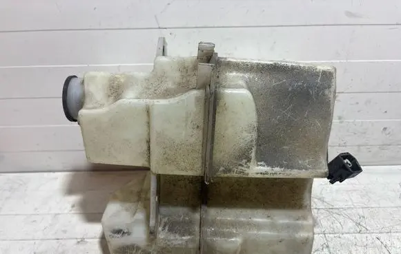 Volvo S60 Windshield washer fluid reservoir/tank 30655661