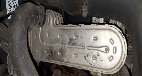Volkswagen Touran I EGR valve cooler 03G131513J