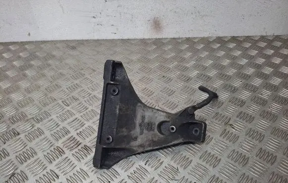 Audi A4 S4 B5 8D Engine mounting bracket 8D0199308L