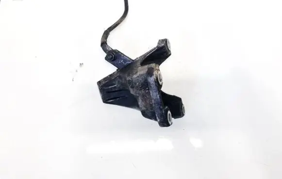 Engine mounting bracket