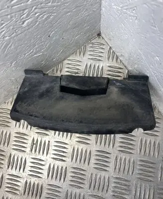 Land Rover Freelander Headlight/headlamp mounting bracket
