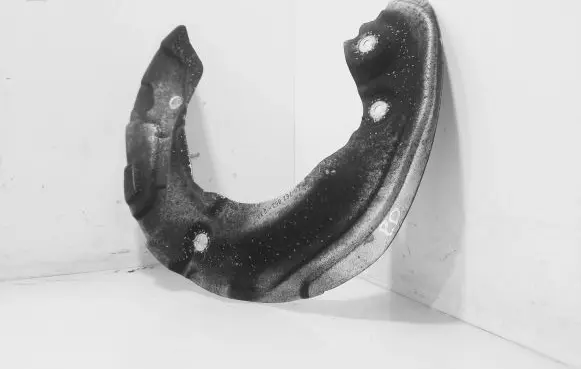 BMW 1 E81 E87 Front brake disc dust cover plate 6762852