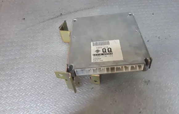Nissan X-Trail T30 Engine control unit/module 237108H802