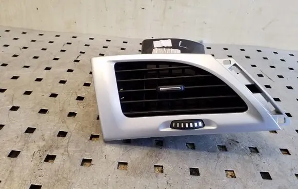 Renault Megane III Dashboard side air vent grill/cover trim