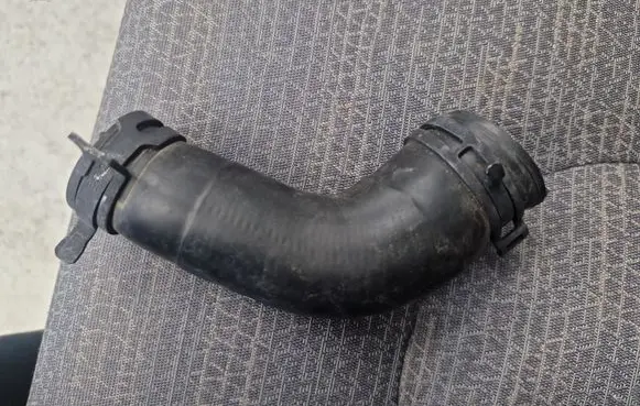 Chevrolet Corvette C8 Air intake hose/pipe 