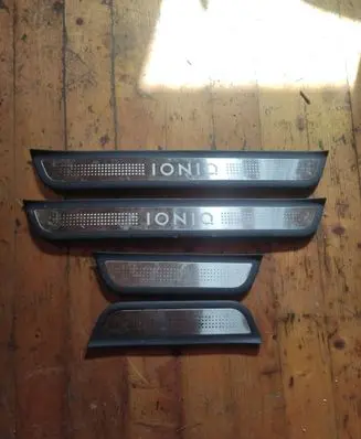 Hyundai Ioniq sill trim set (inner) 85883G2500