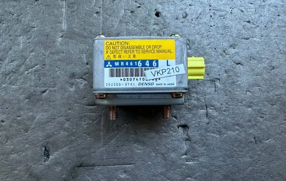 Mitsubishi Pajero Airbag deployment crash/impact sensor MR461646