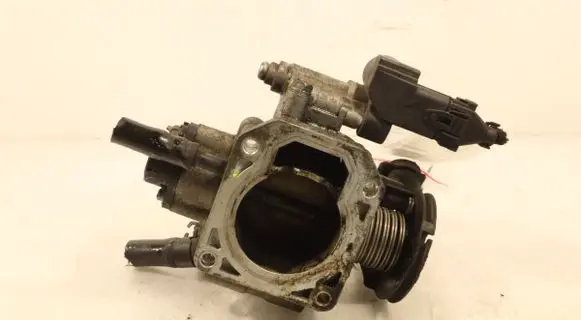 Hyundai i30 Throttle body valve 351002B000