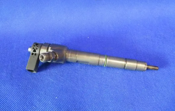 Skoda Octavia Mk3 (5E) Fuel injector 04L130277G