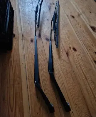Nissan Micra Front wiper blade arm