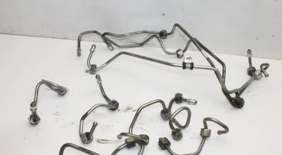 Chrysler 300C Fuel injector supply line/pipe 