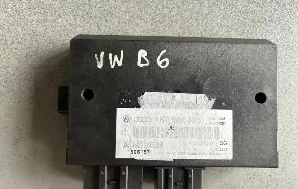 Volkswagen PASSAT B6 Tow bar relay 506153
