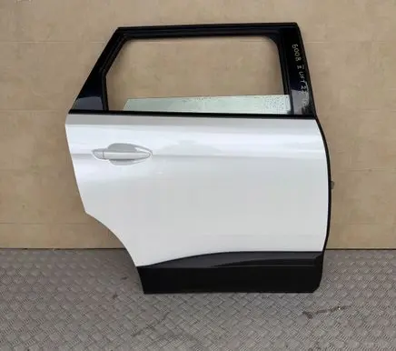 Peugeot 5008 II Rear door