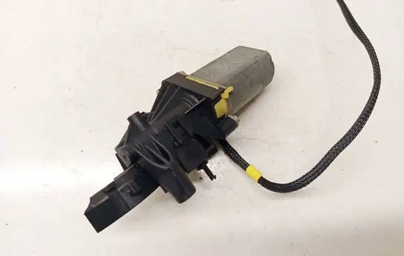 Mercedes-Benz C W203 Seat adjustment motor 0390201940