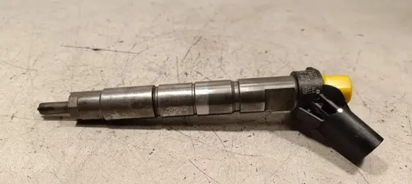 Mercedes-Benz E W213 Fuel injector 0445117048