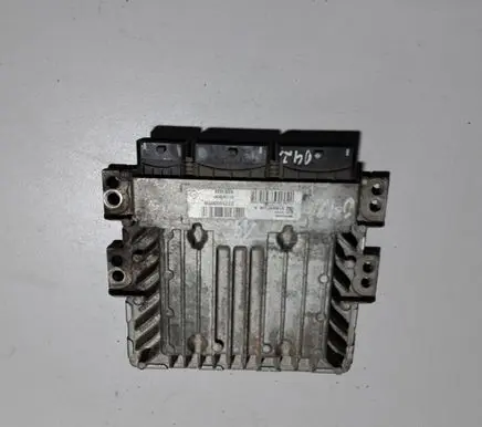Renault Megane III Engine control unit/module 237100307R S180067109A