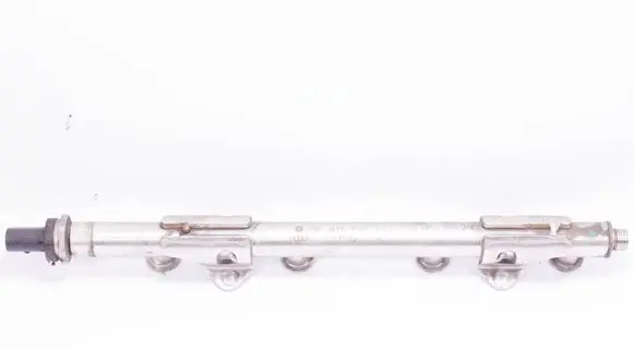 Volkswagen PASSAT B8 Fuel main line pipe 04E133320D