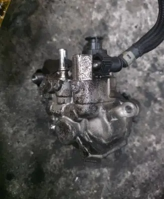 BMW 3 F30 F35 F31 Fuel injection high pressure pump 0445010764